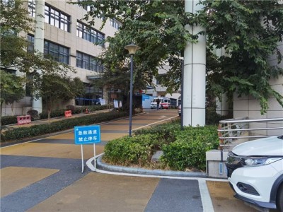 香港出入境救护车出租护送病人回老家图4