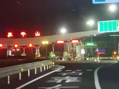 香港出入境救护车出租护送病人回老家图5