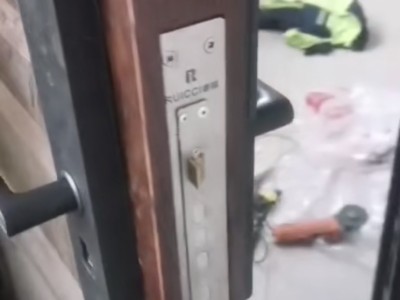 青县换锁芯安装指纹锁图1