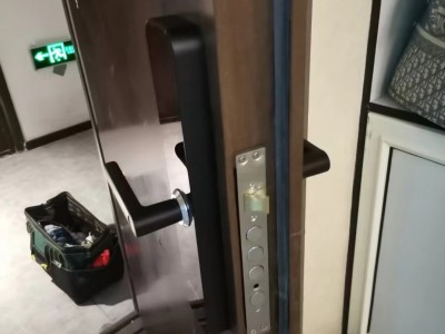 义乌开锁换锁装指纹锁图1
