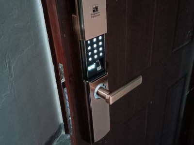 肇庆开防盗门锁安装指纹锁图5