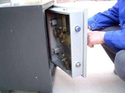 修饰开保险柜锁电话多少图5