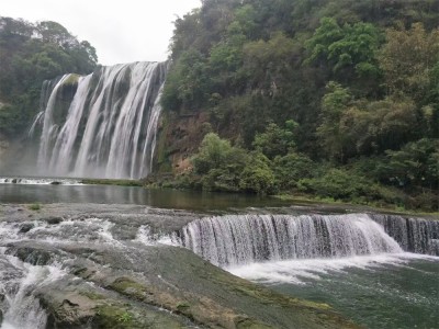 贵州黄果树瀑布旅游包车贵阳机场接送图1