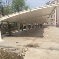 余姚停车棚材质怎么选？钢结构、铝合金、膜结构对比分析